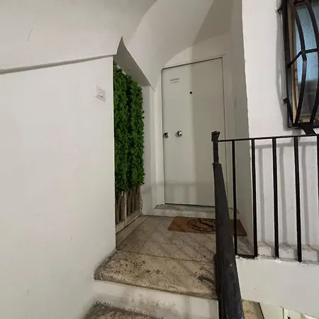 White Dome Retriet Daire *